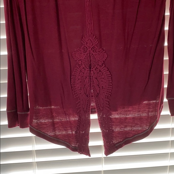 Rewind top size XL with lace shoulders - Picture 3 of 4